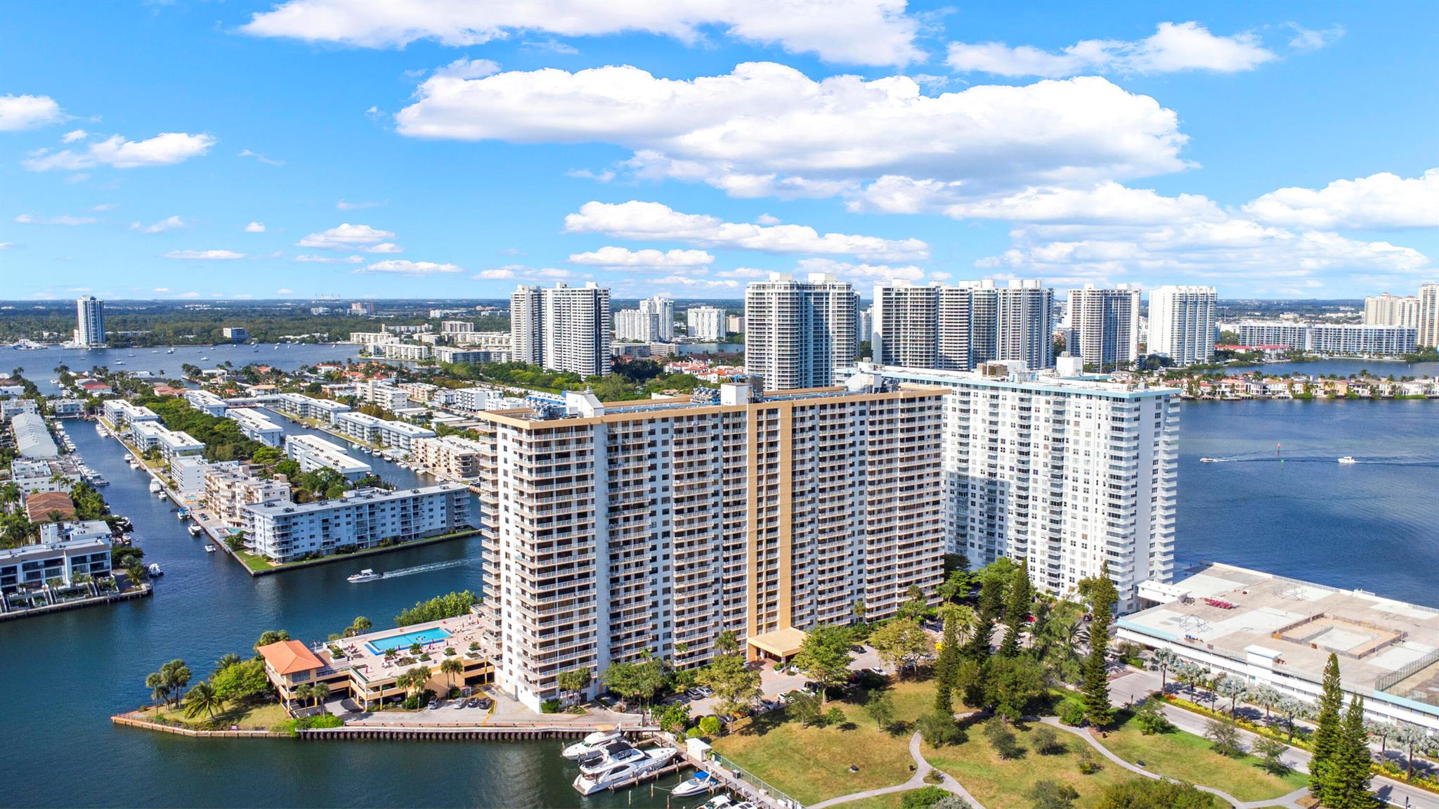 image Winston Towers 700 Condo44