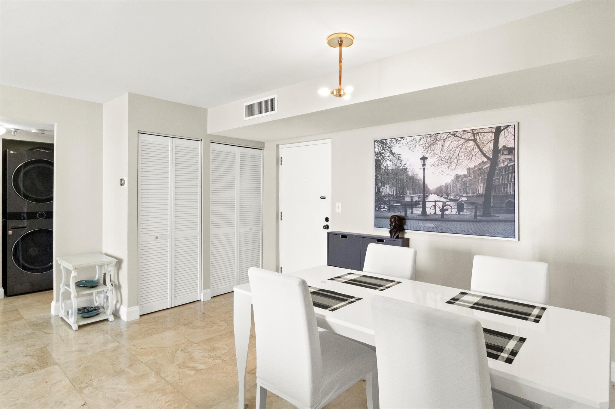 image Winston Towers 700 Condo4