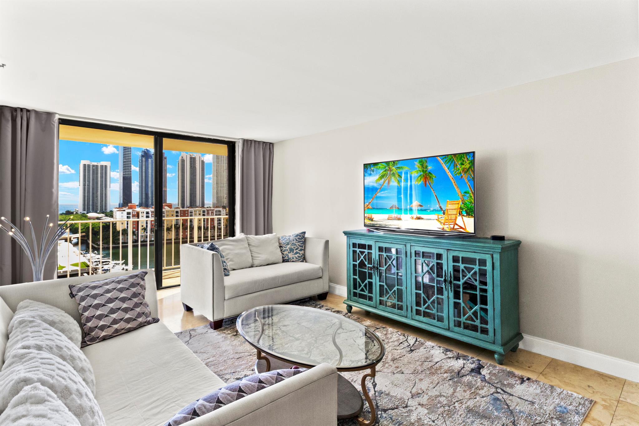 image Winston Towers 700 Condo5