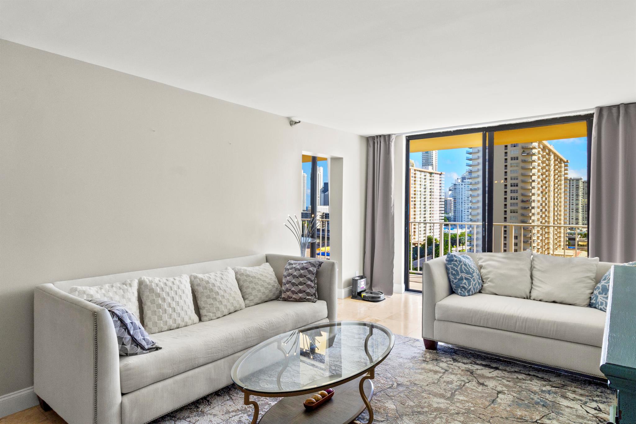 image Winston Towers 700 Condo6