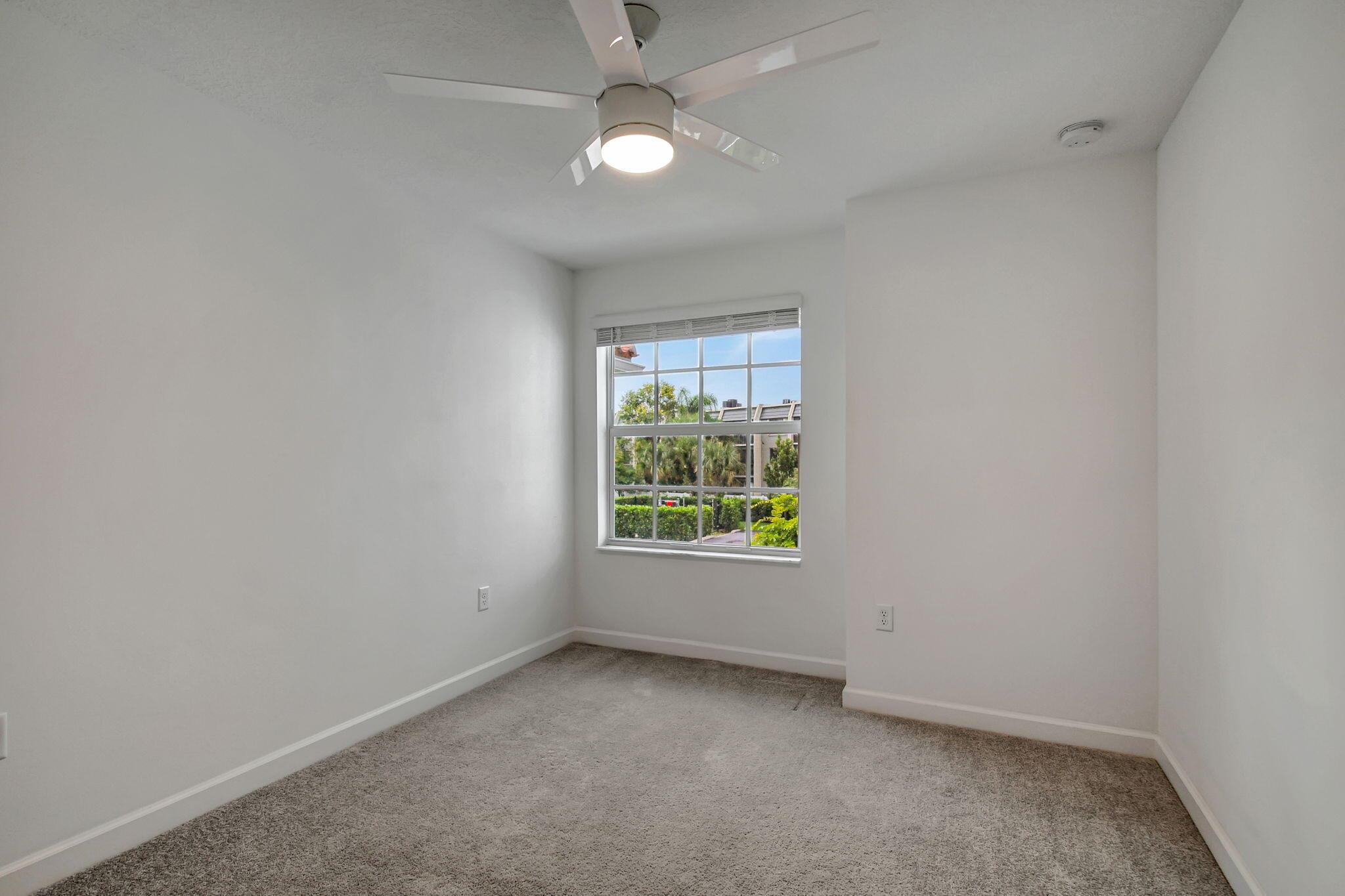 6851 Broadwater Ln Lake Worth, FL 33467