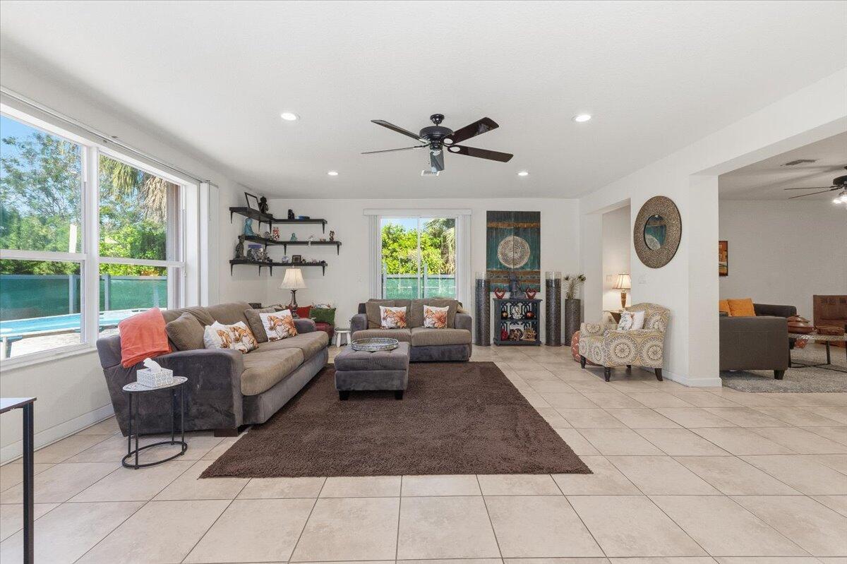 2151 NW 121st Ave Plantation, FL 33323