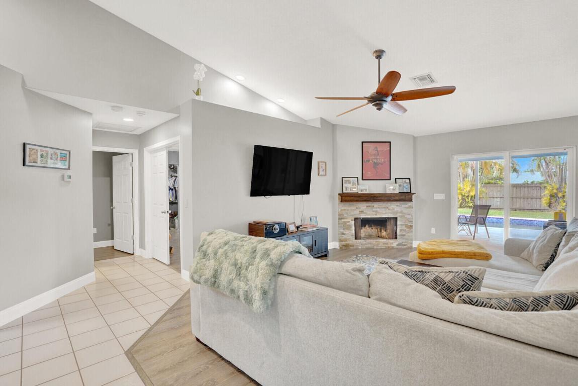 1068 Northumberland Ct Wellington, FL 33414