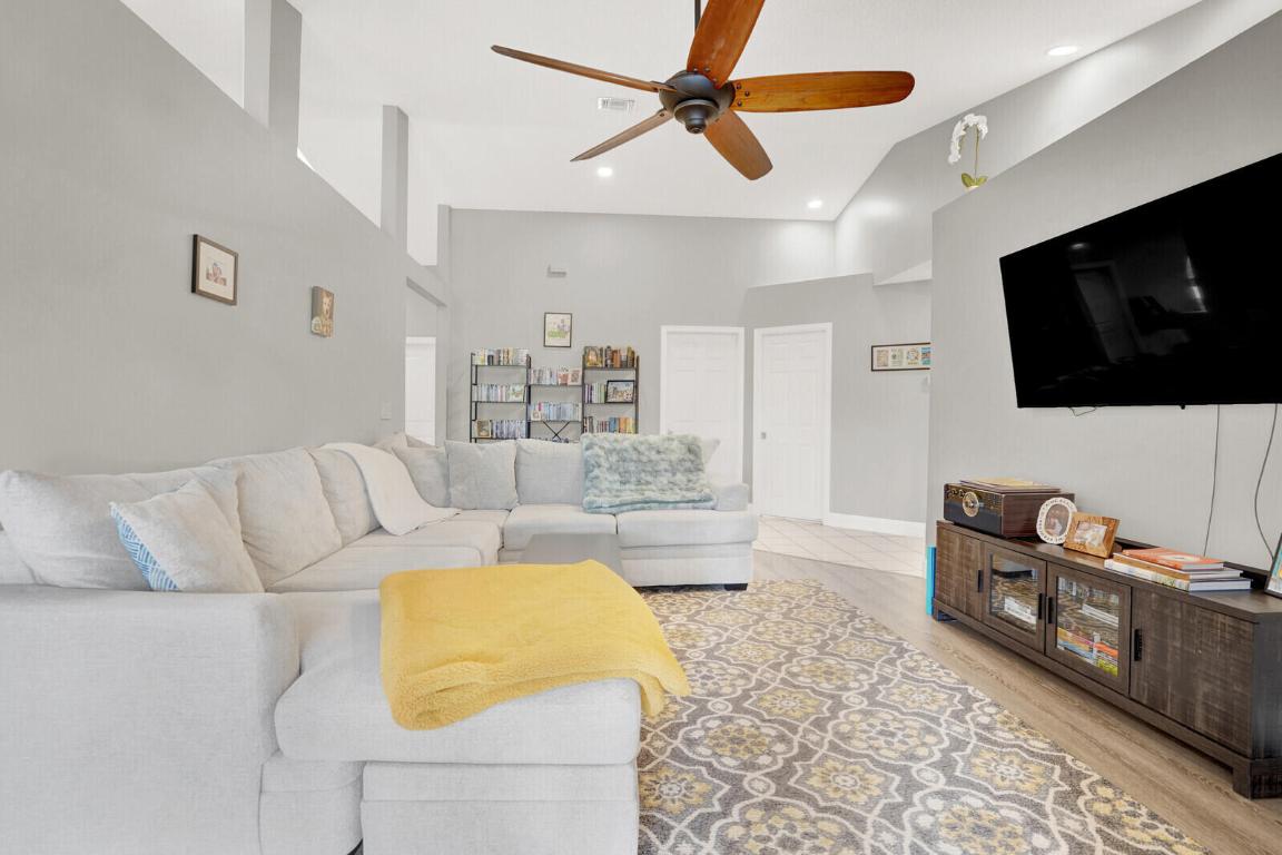 1068 Northumberland Ct Wellington, FL 33414