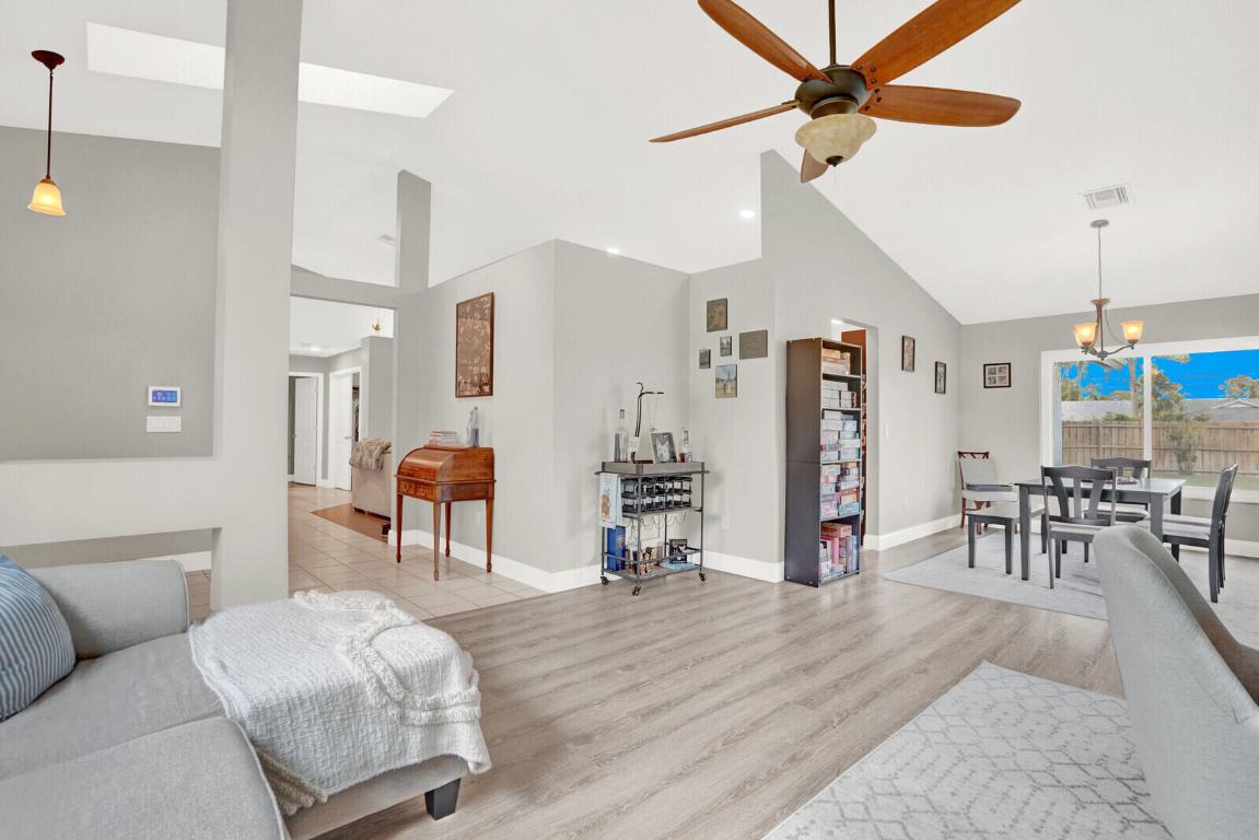 1068 Northumberland Ct Wellington, FL 33414