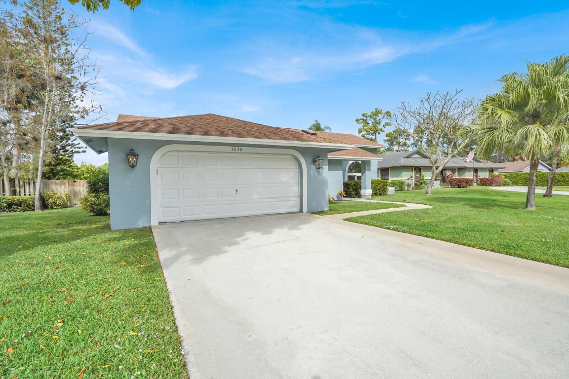 1068 Northumberland Ct Wellington, FL 33414