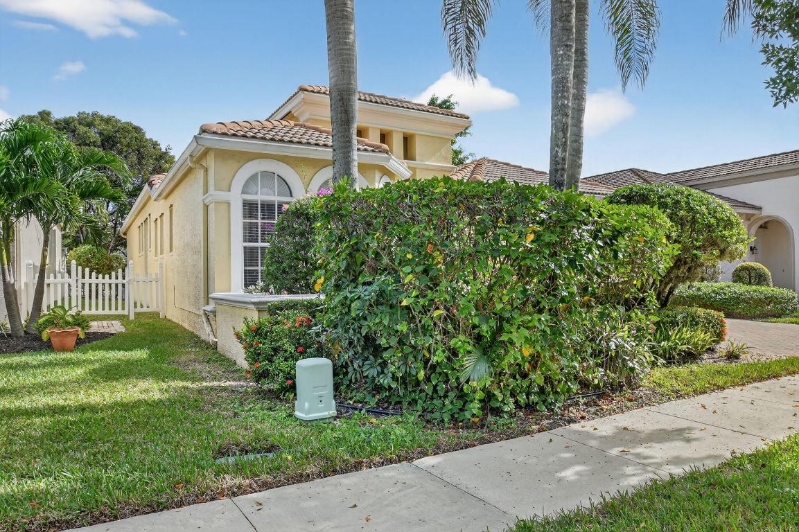 1848 Via Castello Wellington, FL 33411