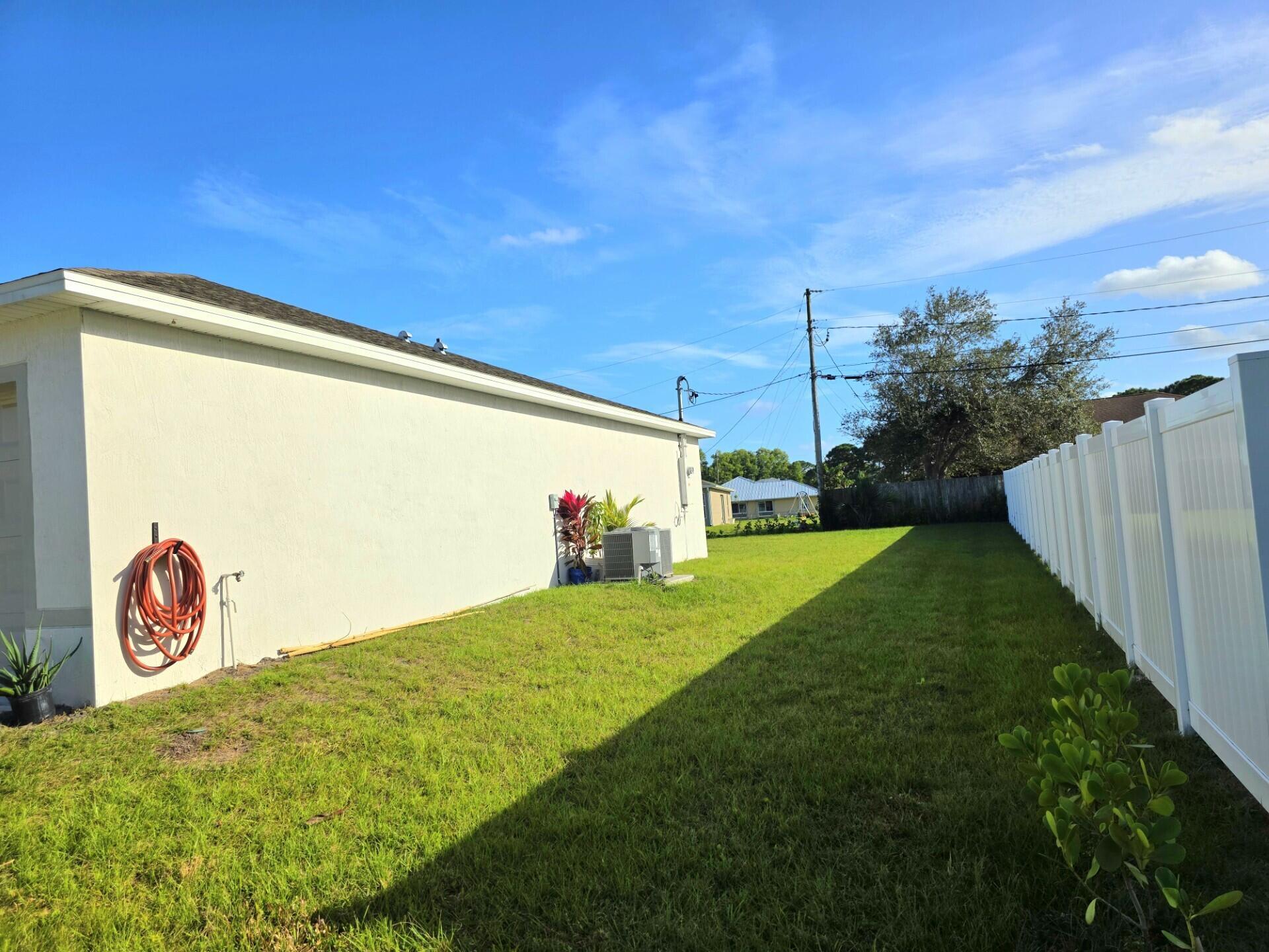 2772 SE Garfield Ave Port St Lucie, FL 34952