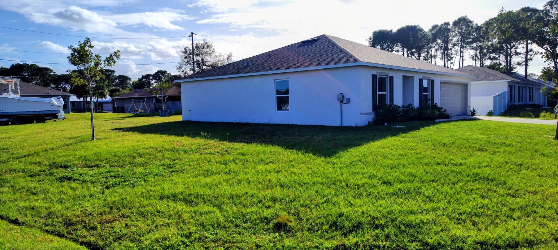 2772 SE Garfield Ave Port St Lucie, FL 34952