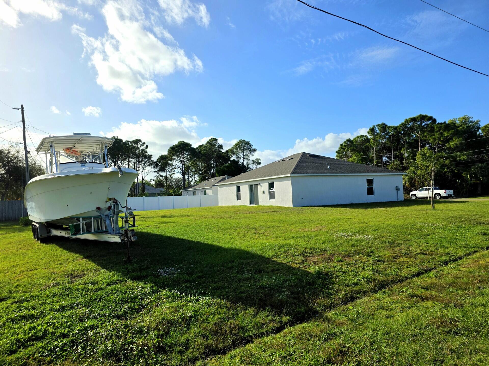 2772 SE Garfield Ave Port St Lucie, FL 34952