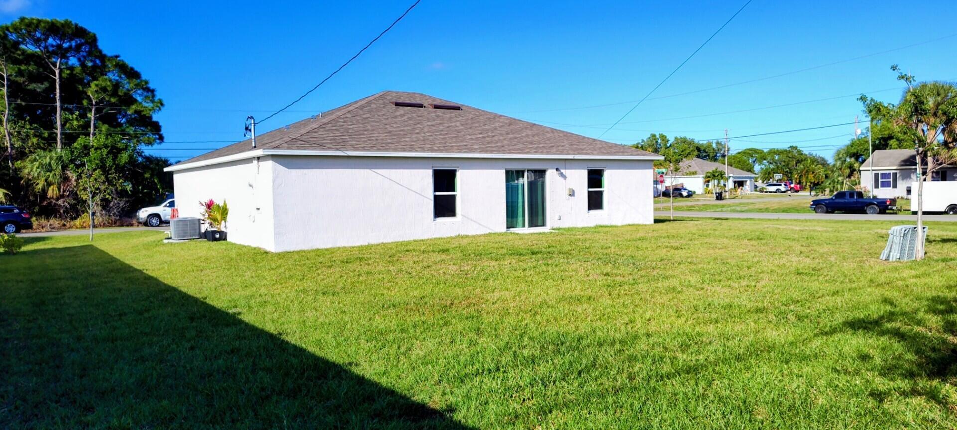2772 SE Garfield Ave Port St Lucie, FL 34952