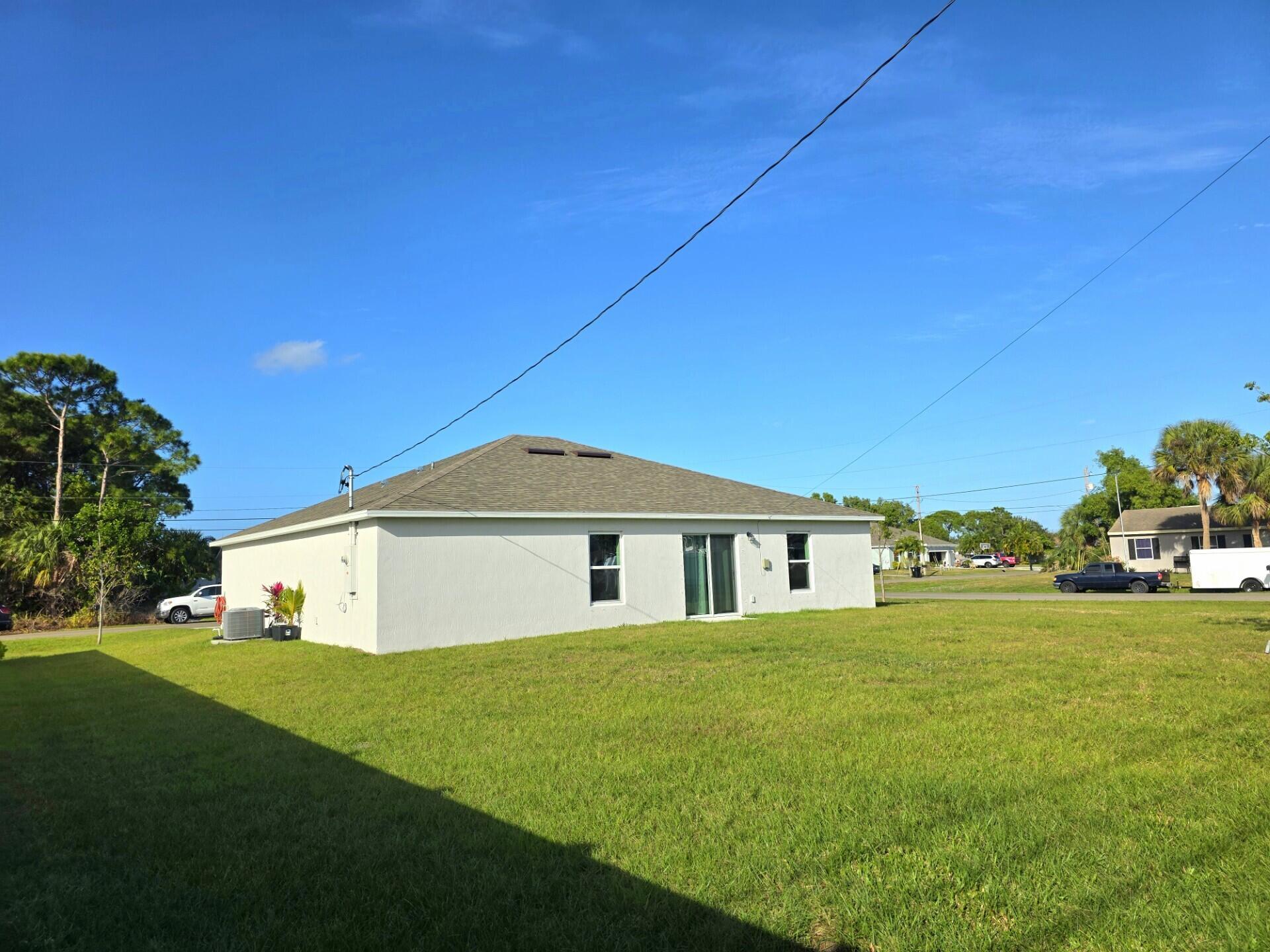 2772 SE Garfield Ave Port St Lucie, FL 34952