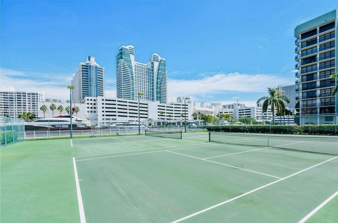 600 Parkview #718 Hallandale Beach, FL 33009