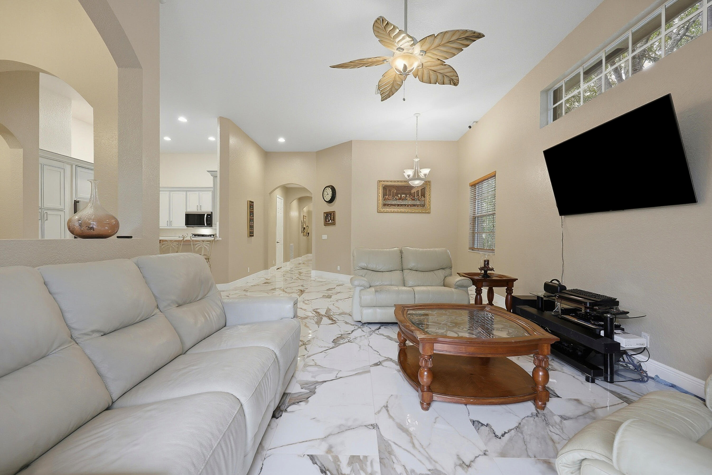 123 Via Santa Cruz Jupiter, FL 33458