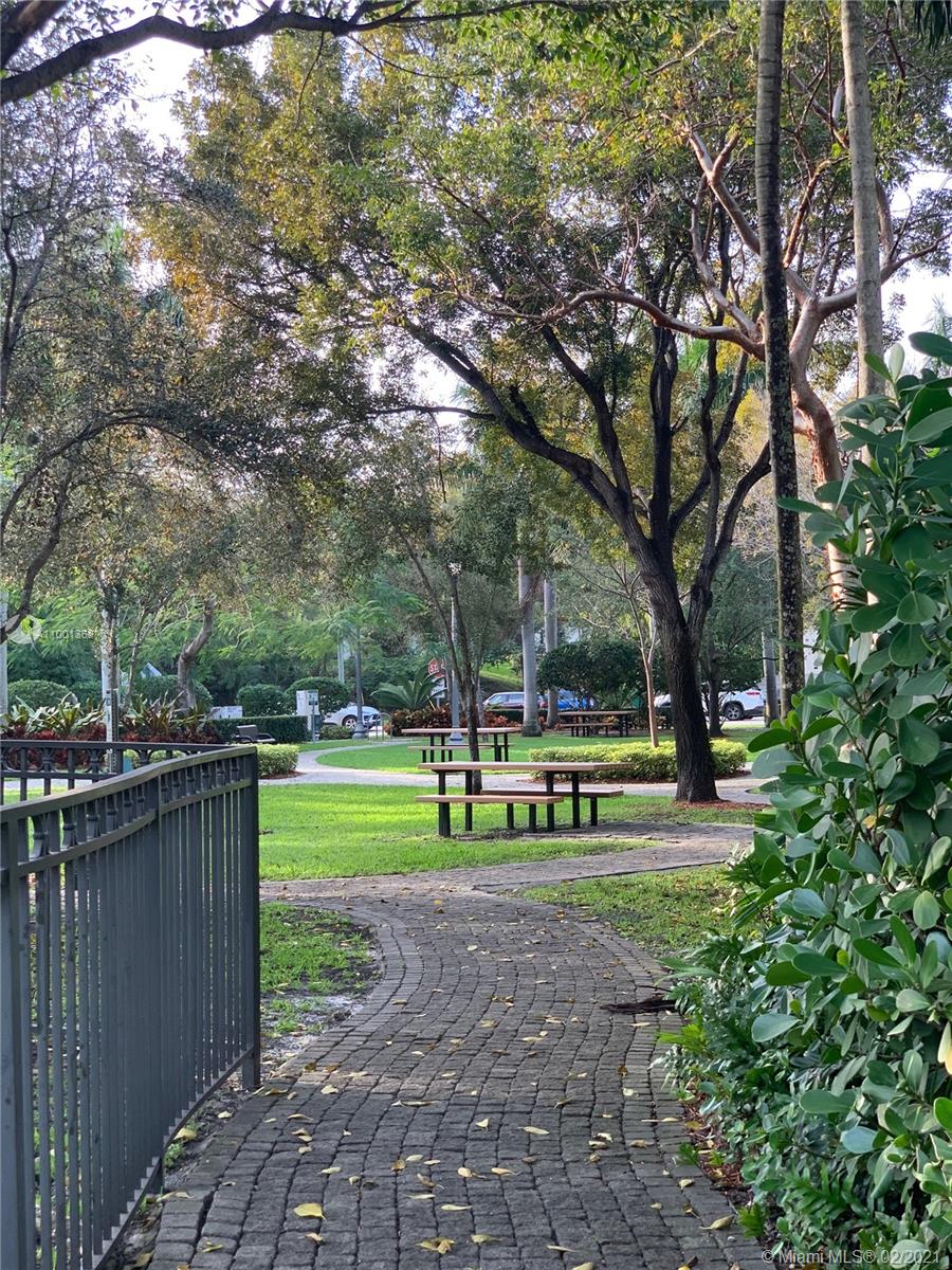 3510 W Glencoe St Miami, FL 33133