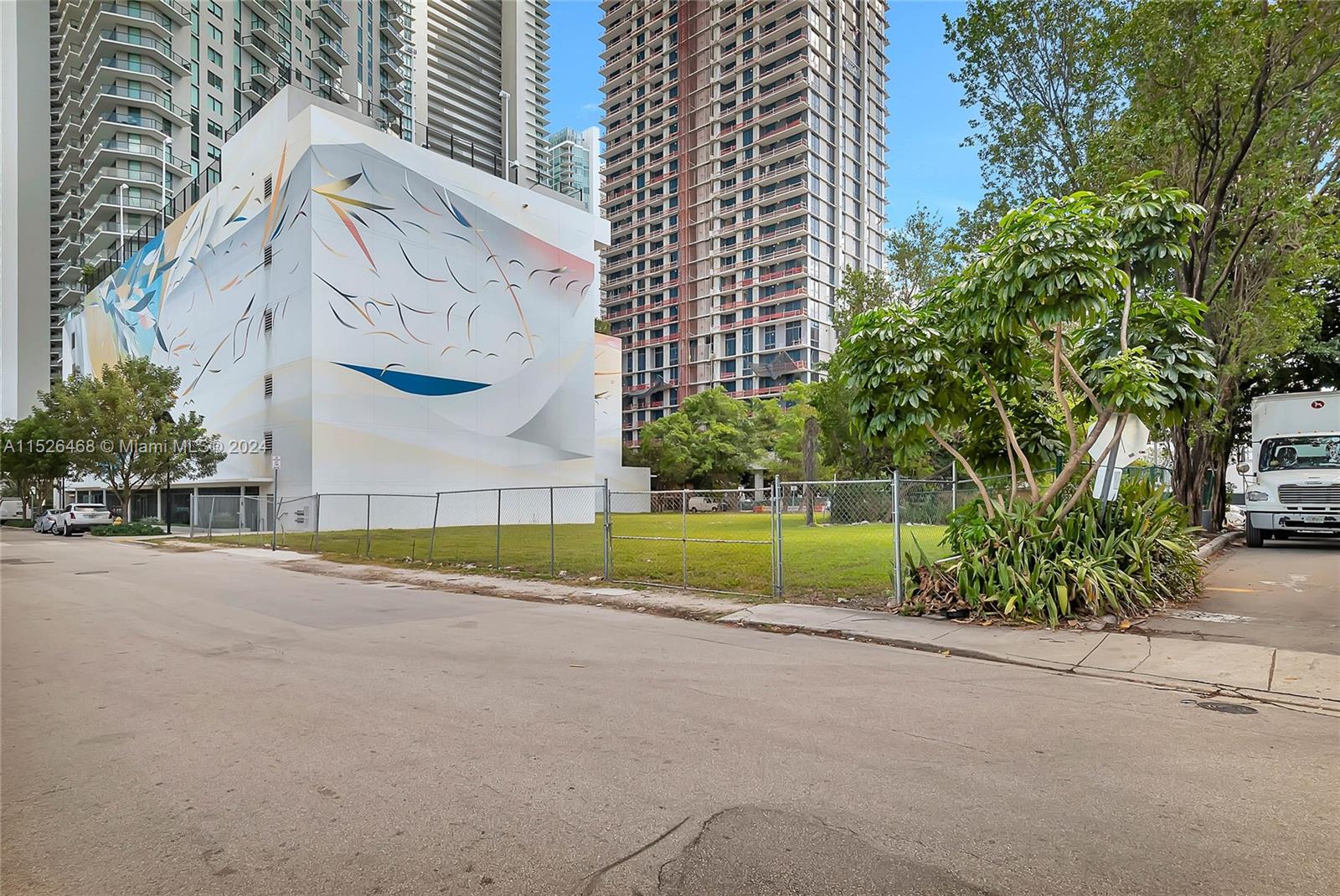 380 NE 32th St Miami, FL 33137