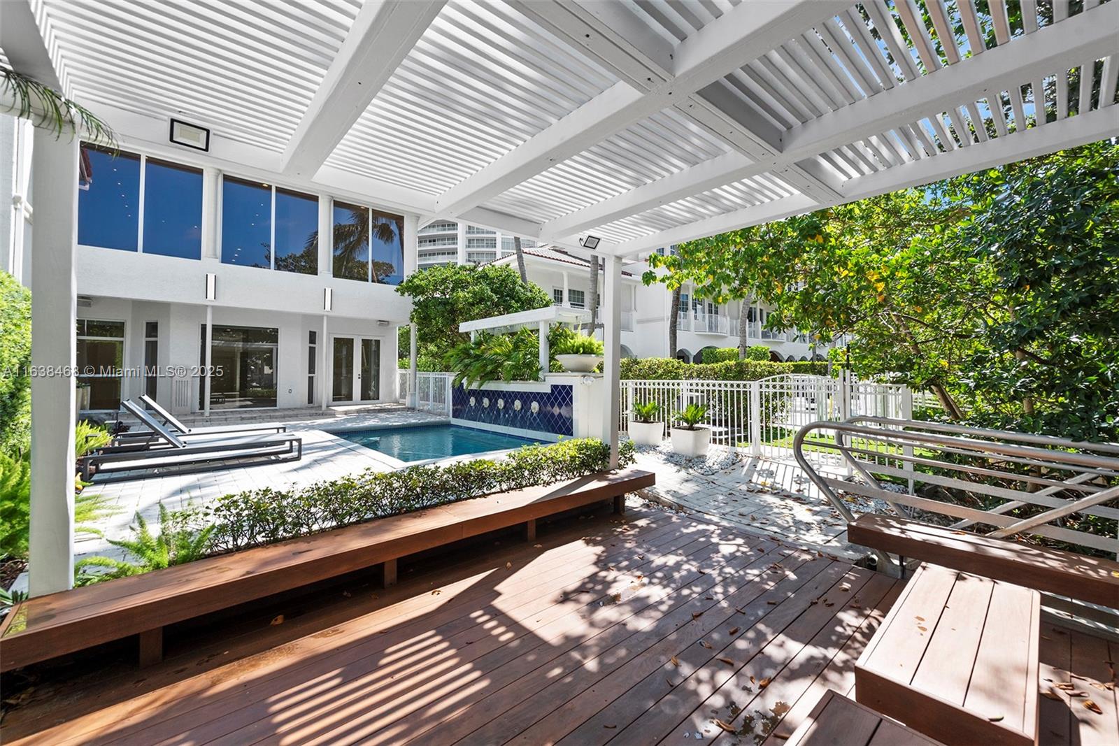 3780 NE 199th Ter Aventura, FL 33180