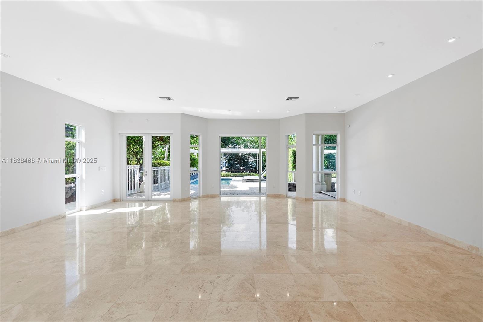 3780 NE 199th Ter Aventura, FL 33180