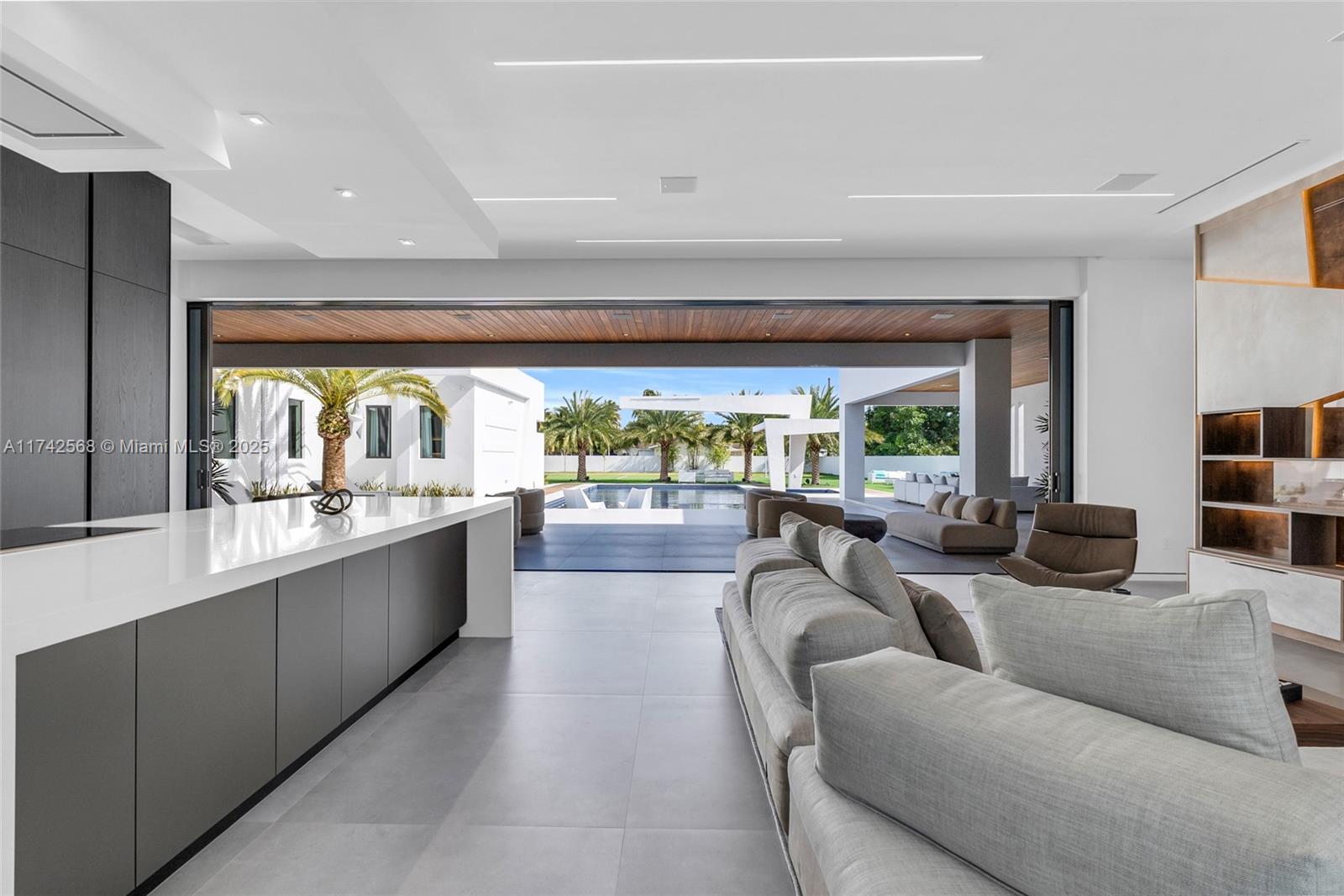 9890 SW 64th St Miami, FL 33173