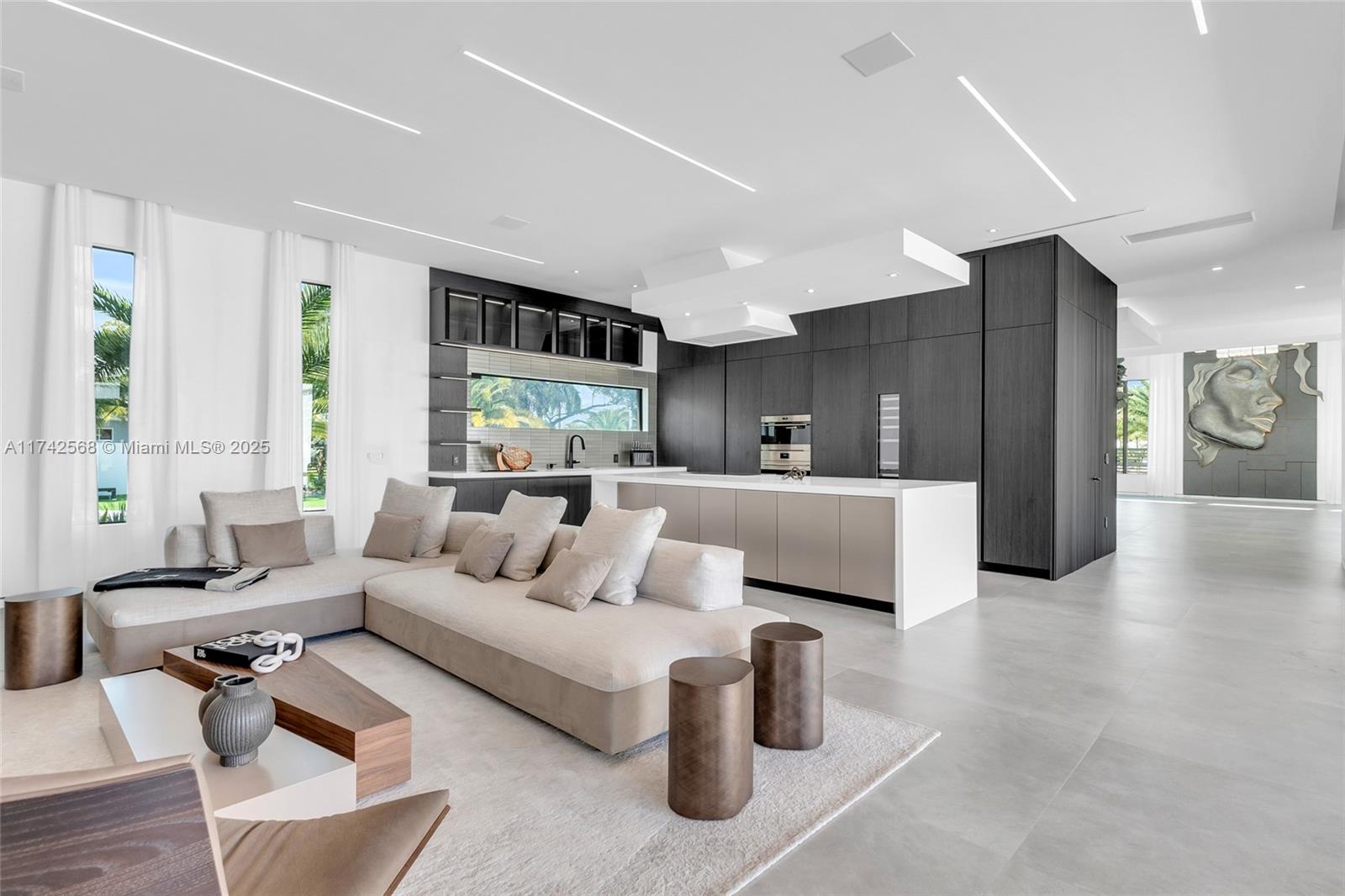 9890 SW 64th St Miami, FL 33173