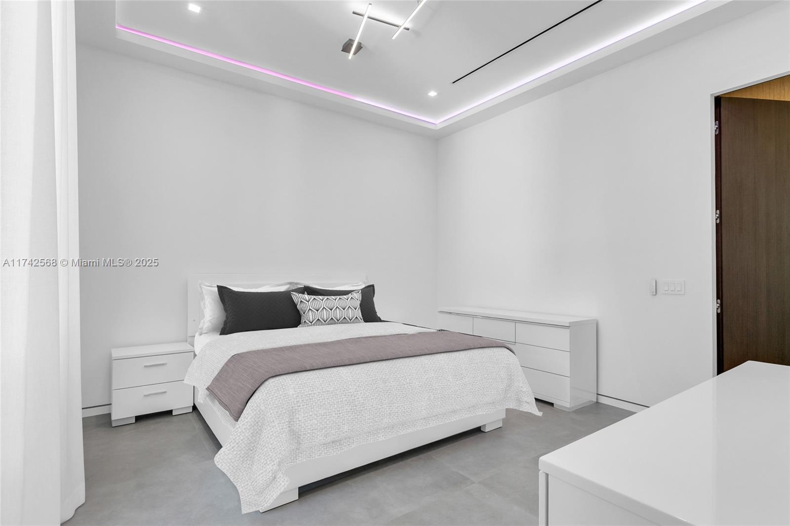 9890 SW 64th St Miami, FL 33173