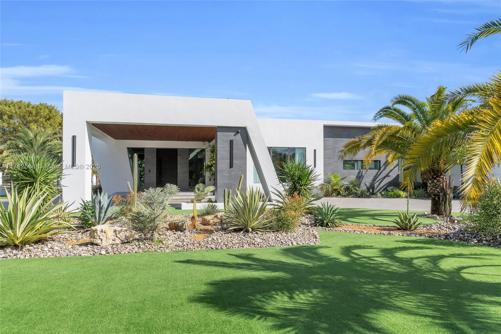 9890 SW 64th St Miami, FL 33173