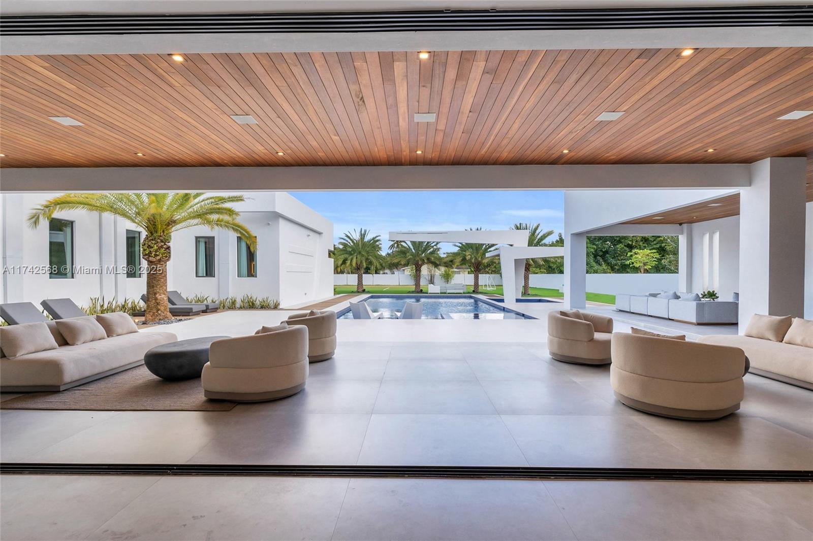 9890 SW 64th St Miami, FL 33173