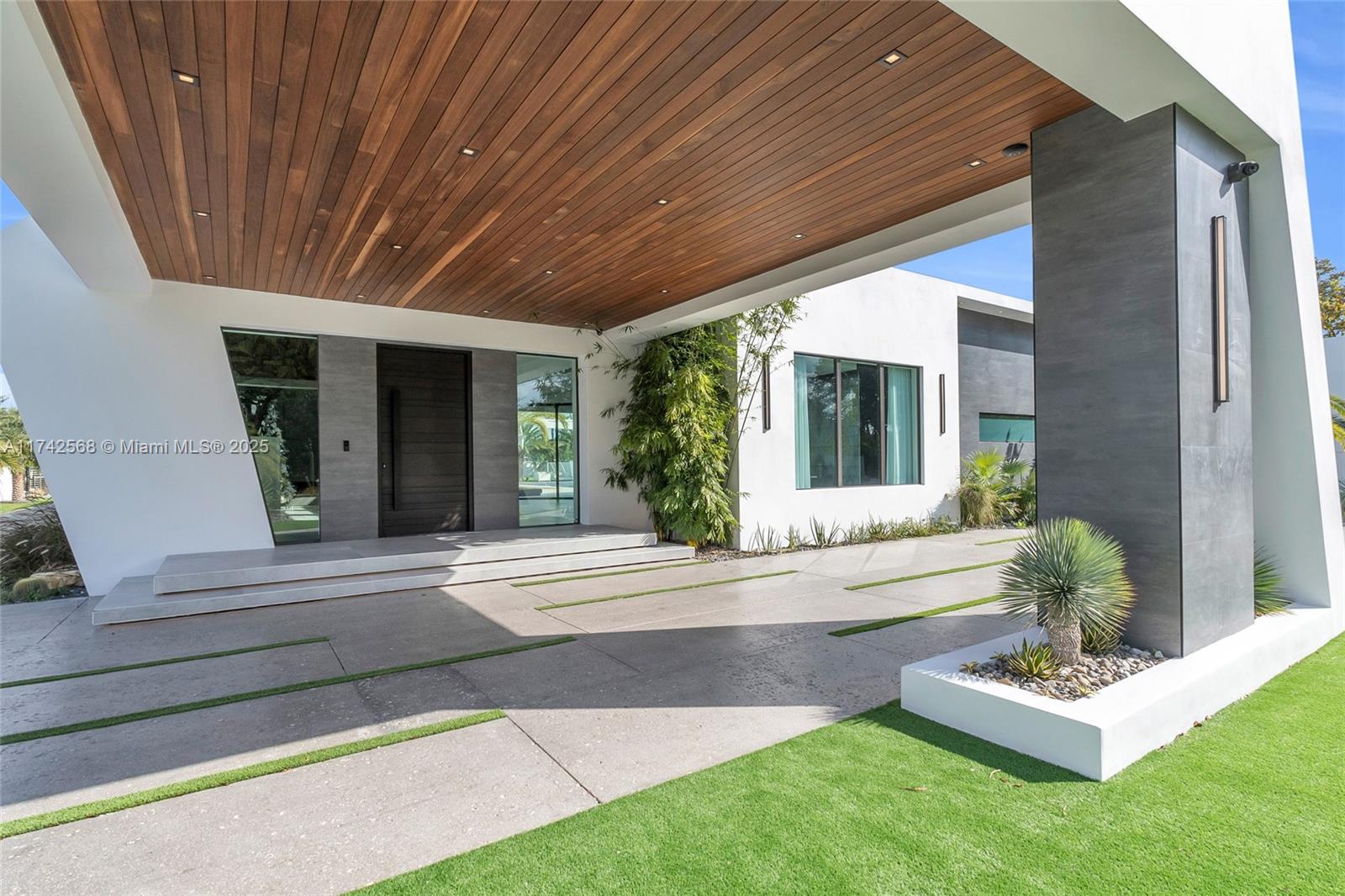 9890 SW 64th St Miami, FL 33173