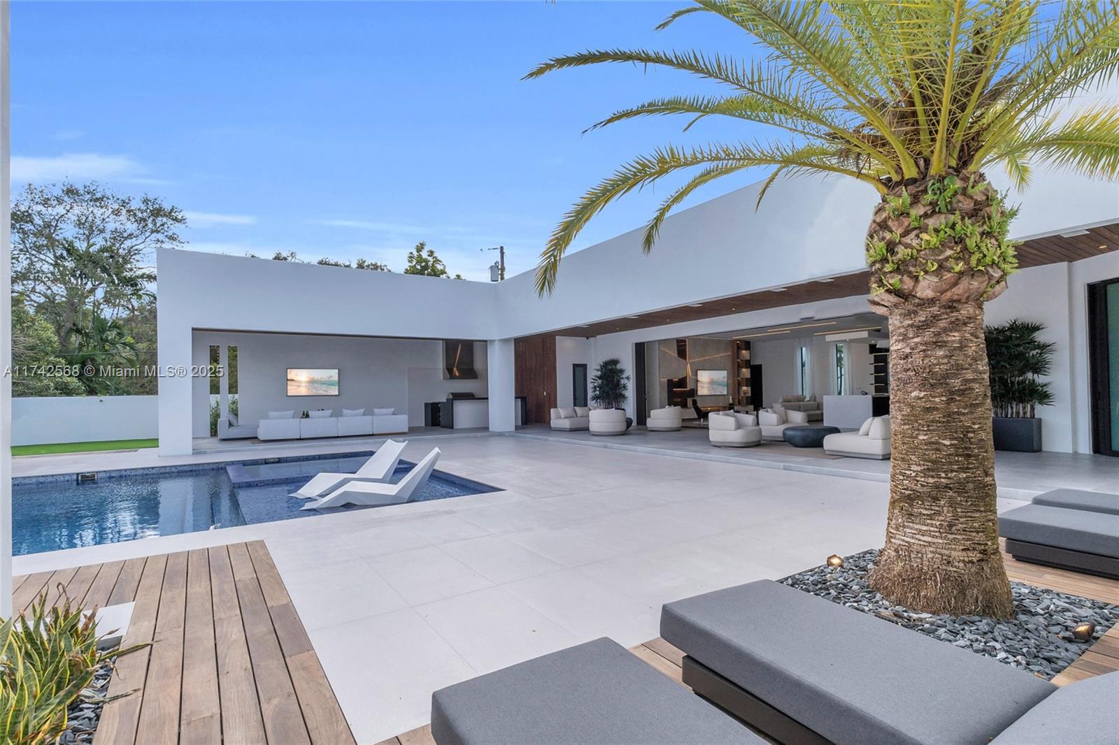 9890 SW 64th St Miami, FL 33173