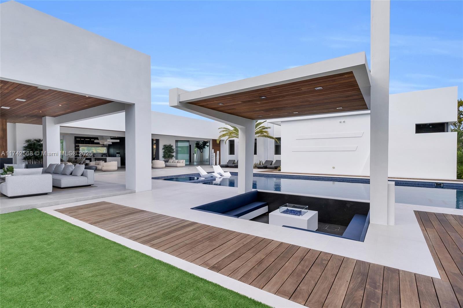 9890 SW 64th St Miami, FL 33173