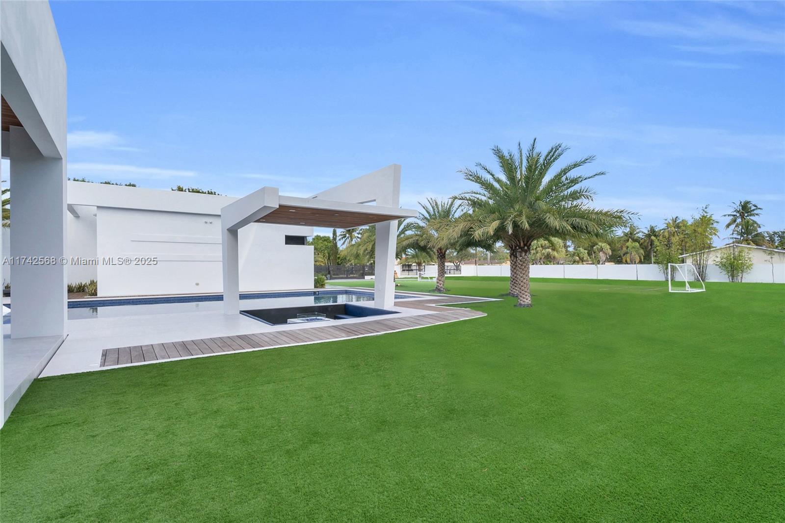 9890 SW 64th St Miami, FL 33173