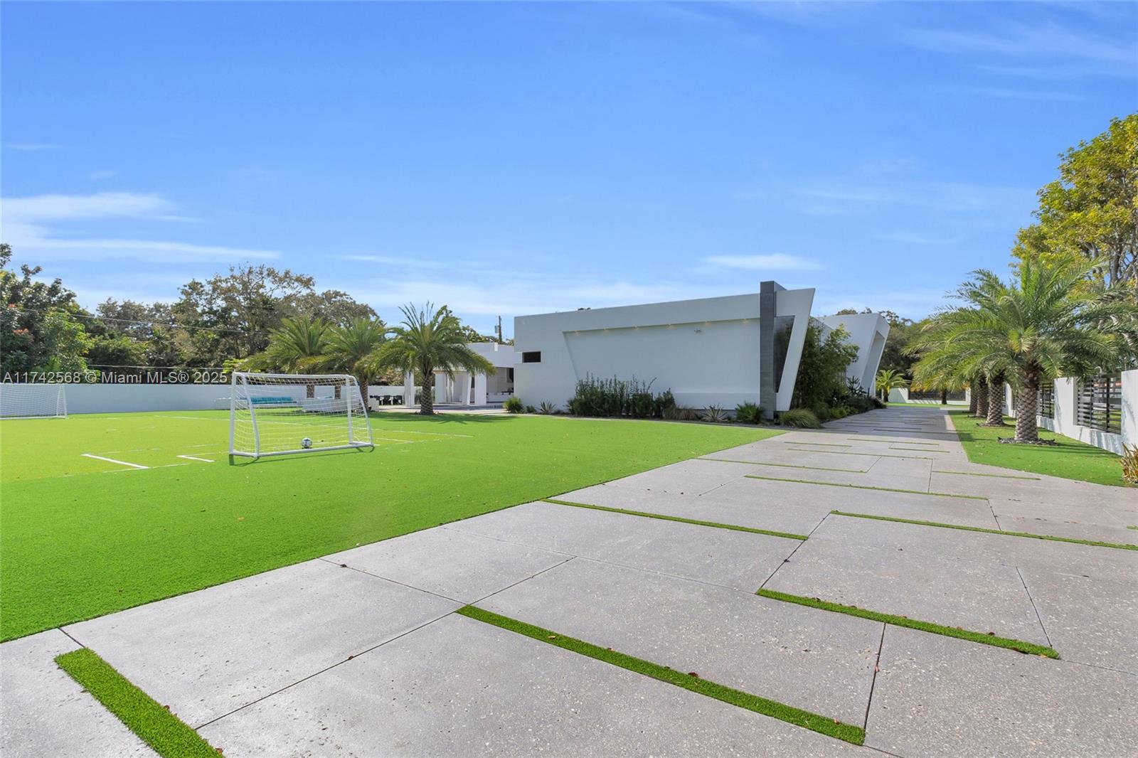 9890 SW 64th St Miami, FL 33173