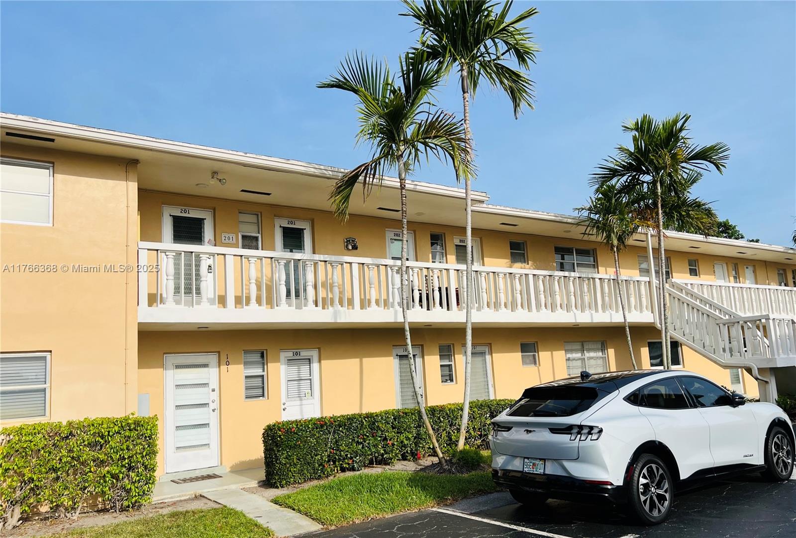 2214 NE 1st Way #102