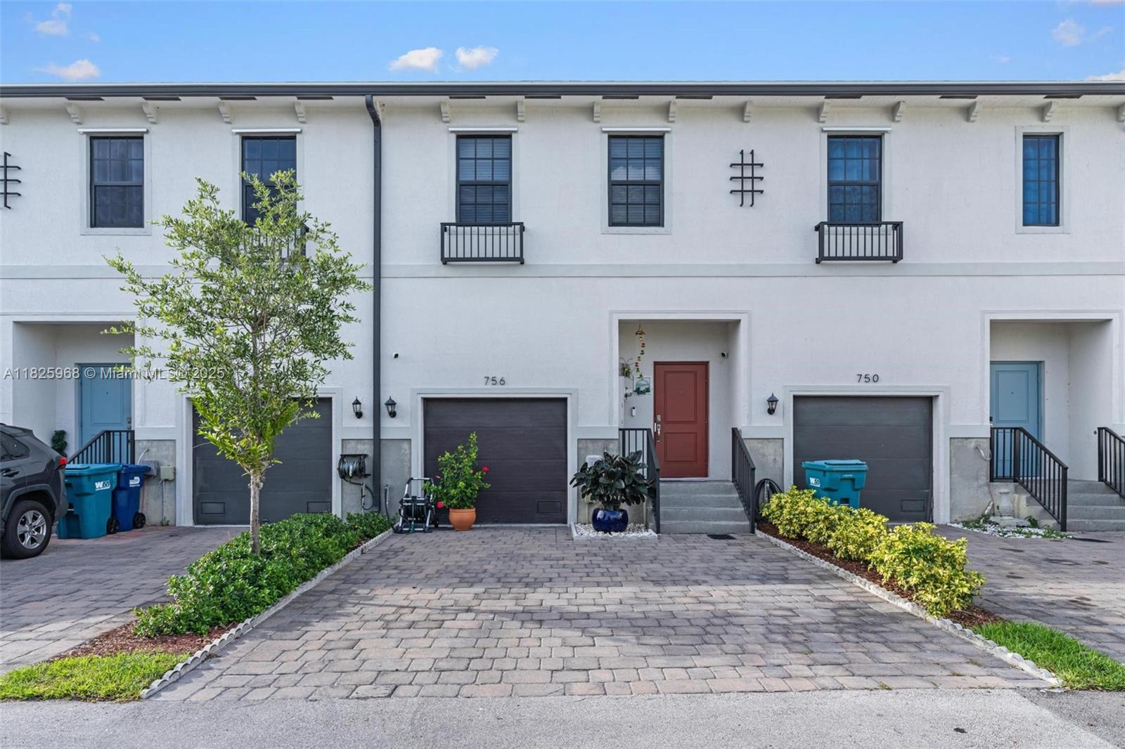 756 SW 12th St