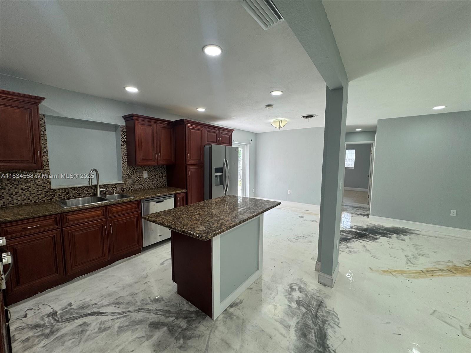 115 Sierra Dr Miami, FL 33179