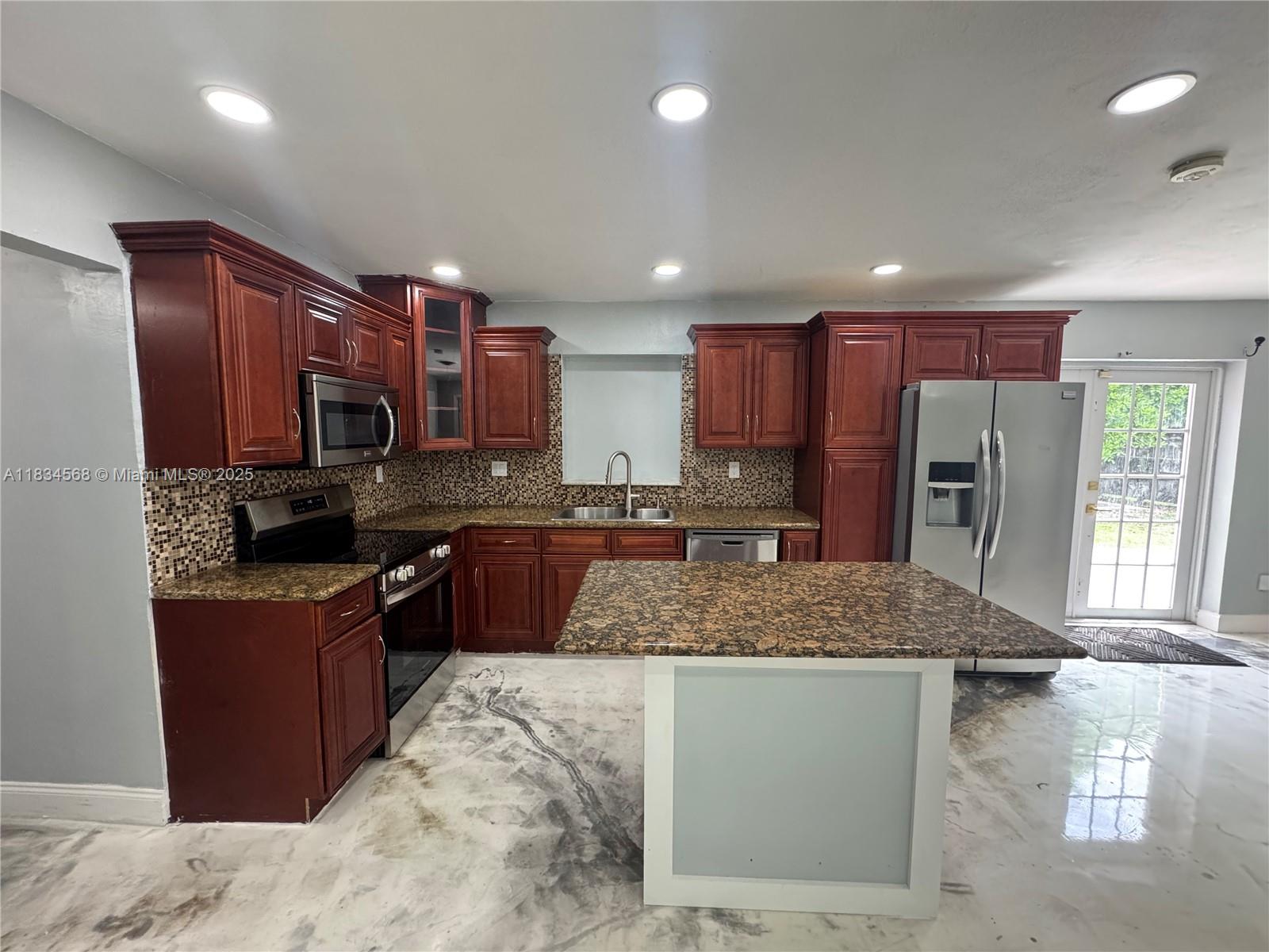 115 Sierra Dr Miami, FL 33179