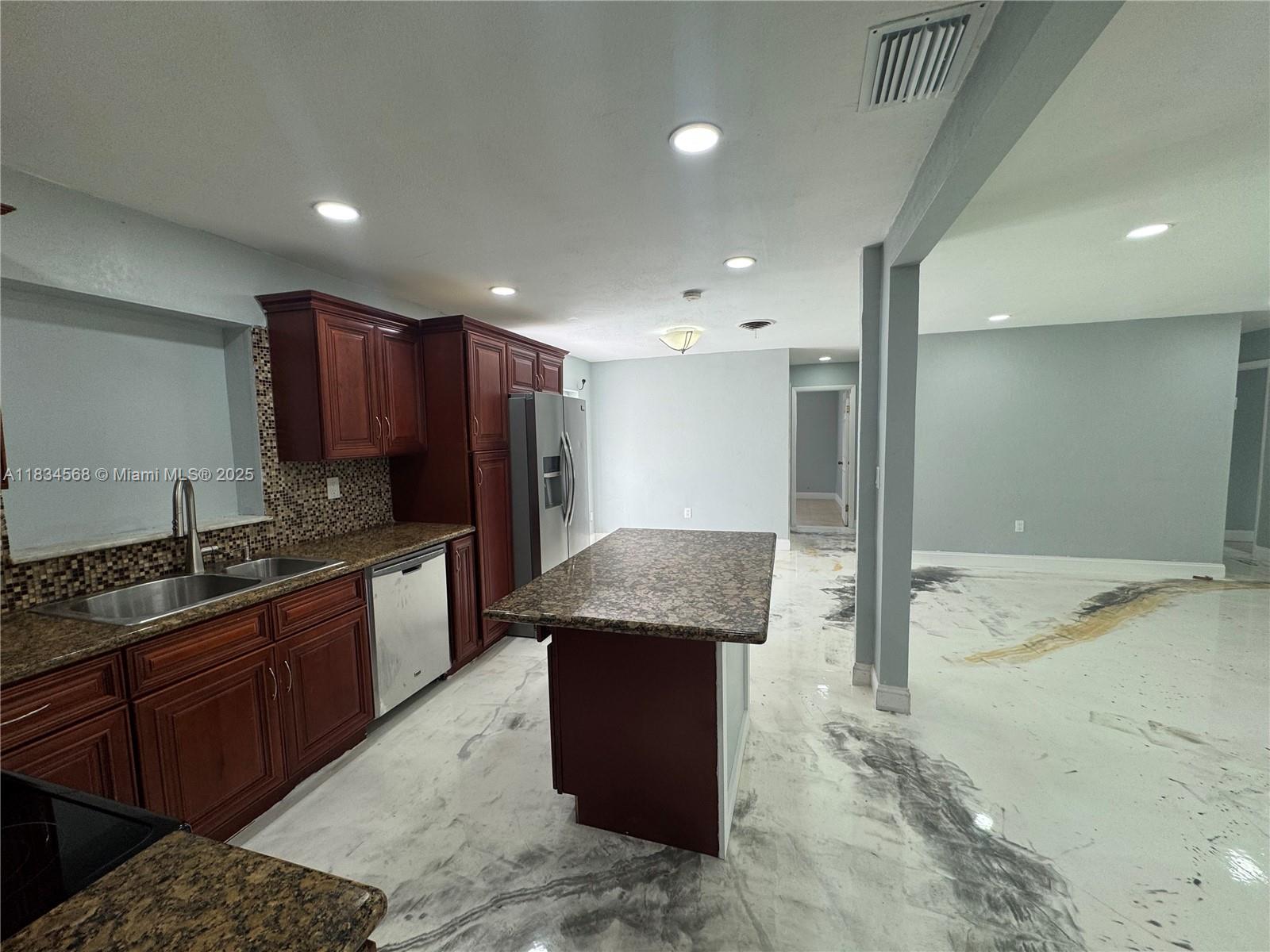 115 Sierra Dr Miami, FL 33179