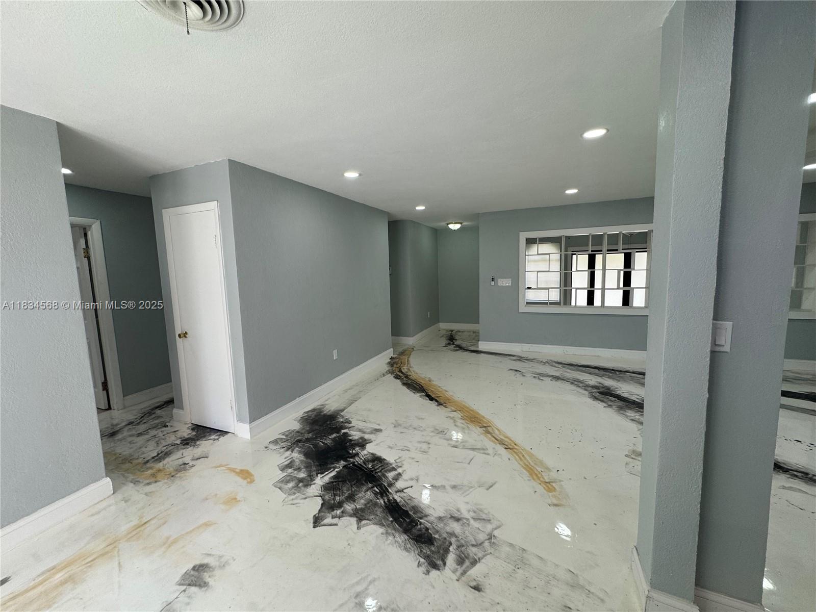 115 Sierra Dr Miami, FL 33179