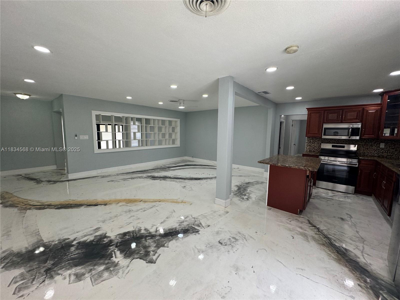 115 Sierra Dr Miami, FL 33179