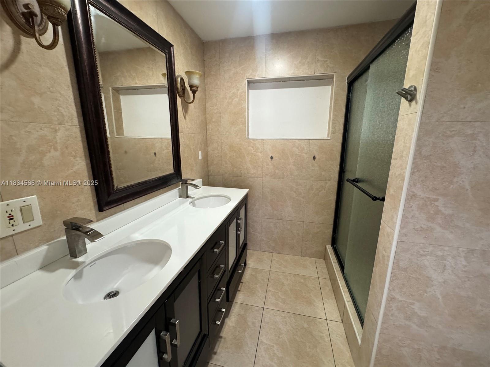 115 Sierra Dr Miami, FL 33179