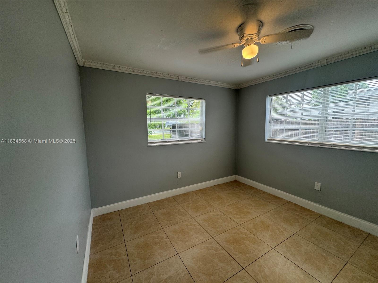 115 Sierra Dr Miami, FL 33179