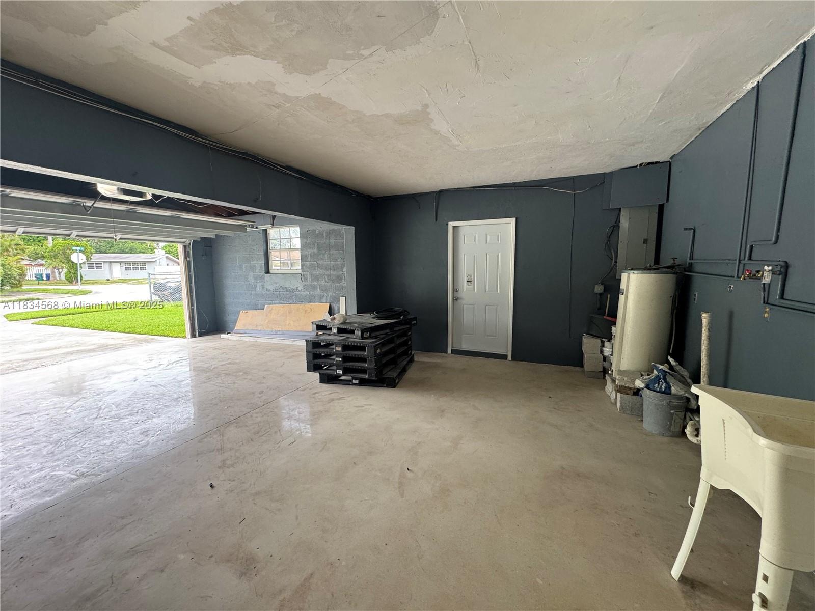 115 Sierra Dr Miami, FL 33179