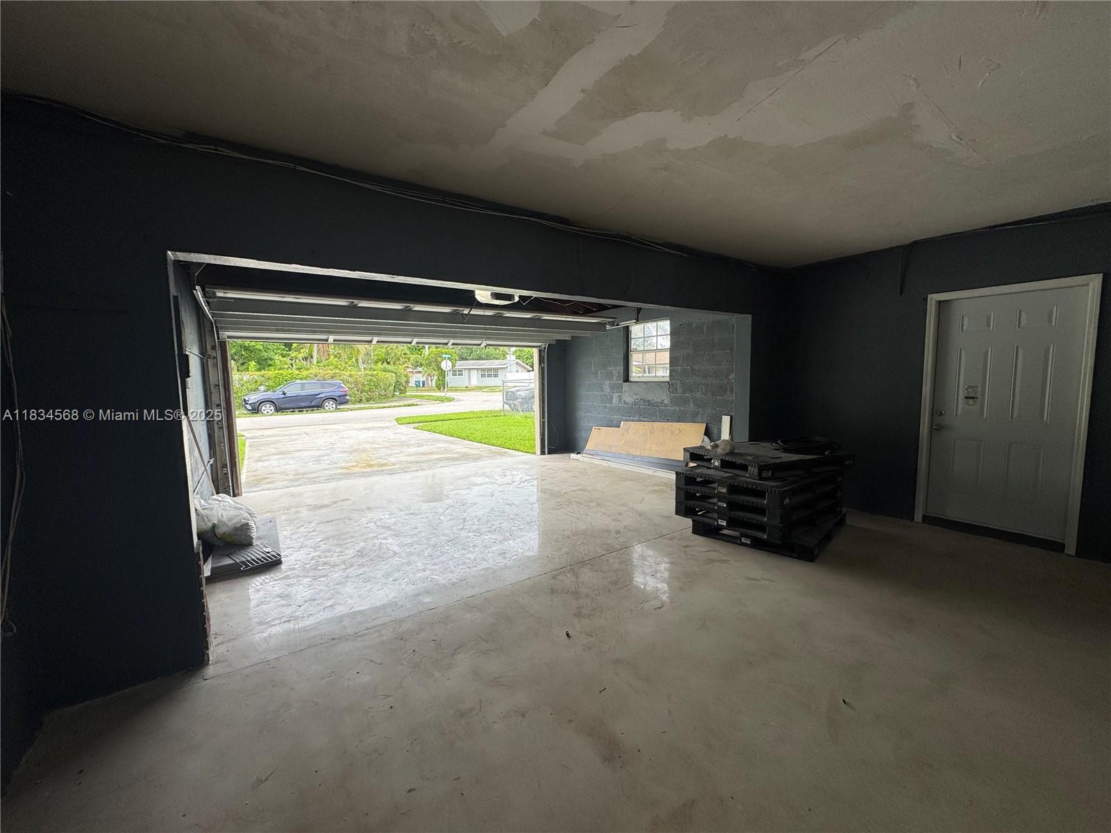 115 Sierra Dr Miami, FL 33179