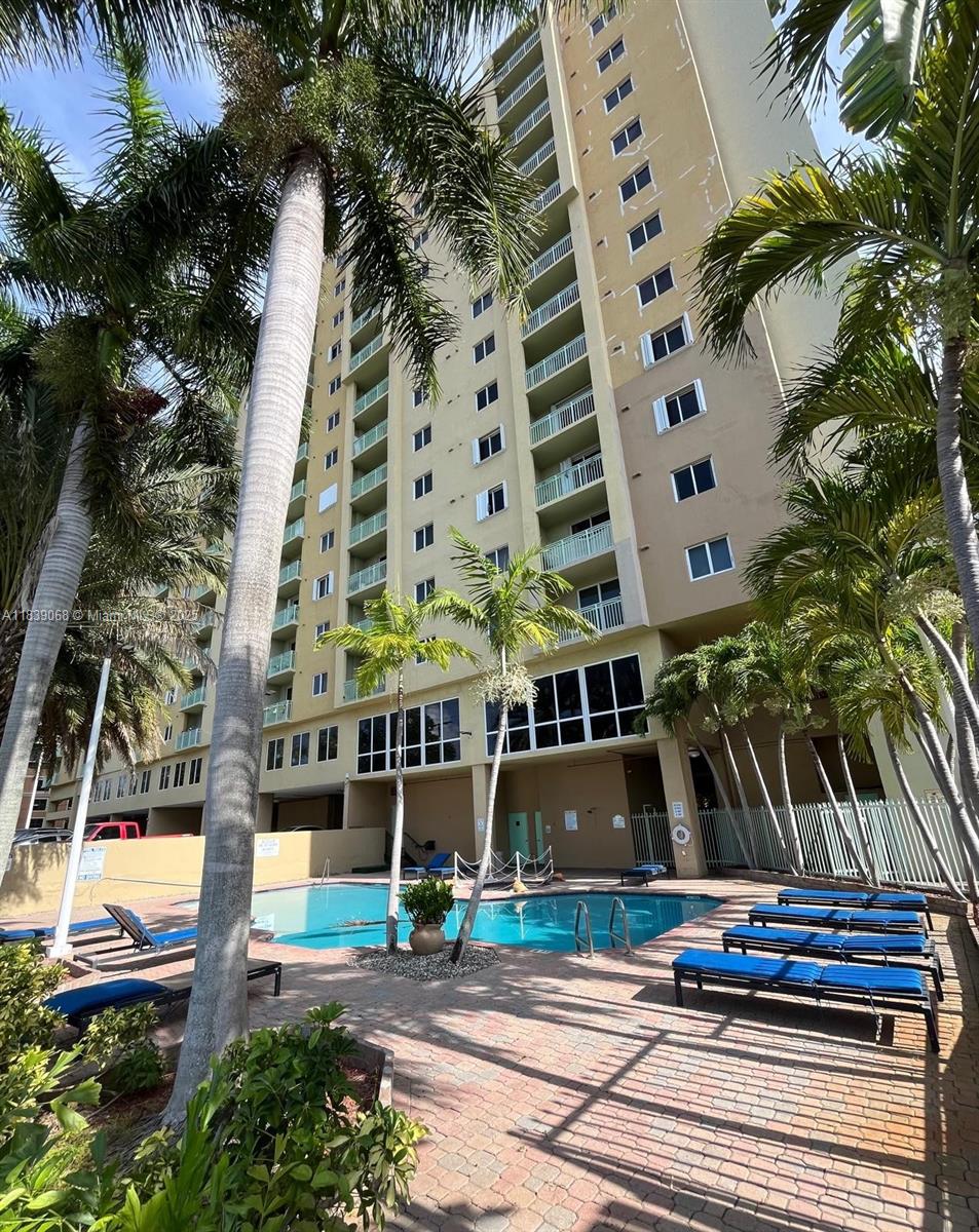 3500 Coral Way #913