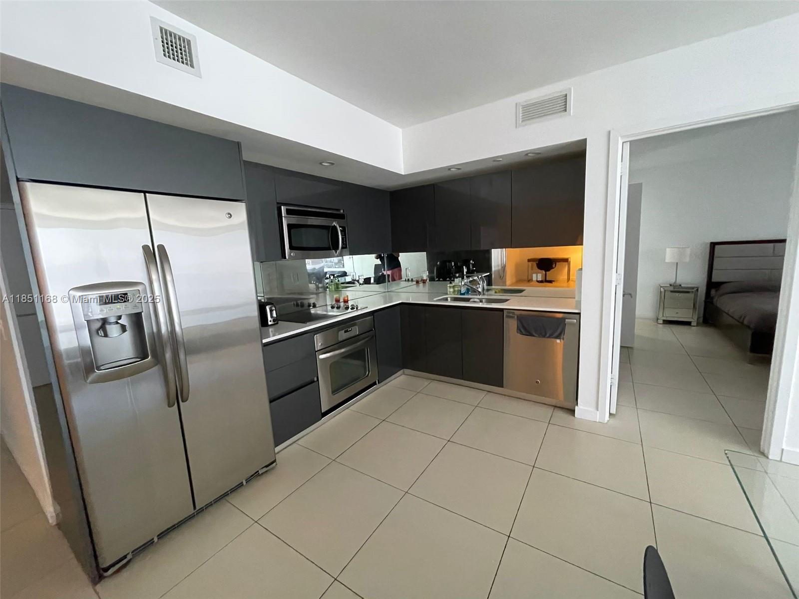 31 SE 6th St #907