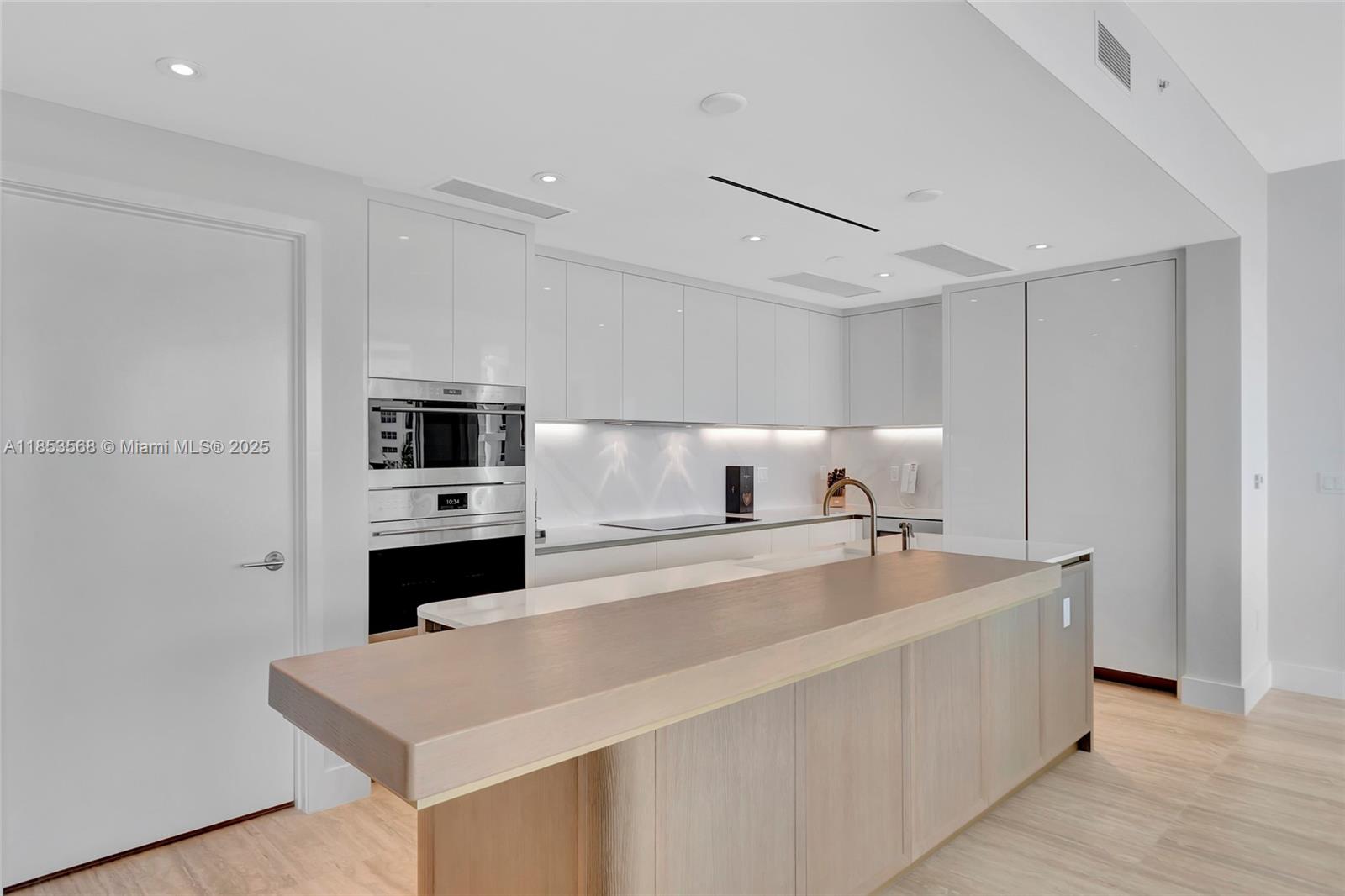 525 N Fort Lauderdale Bch Blvd #802 Fort Lauderdale, FL 33304