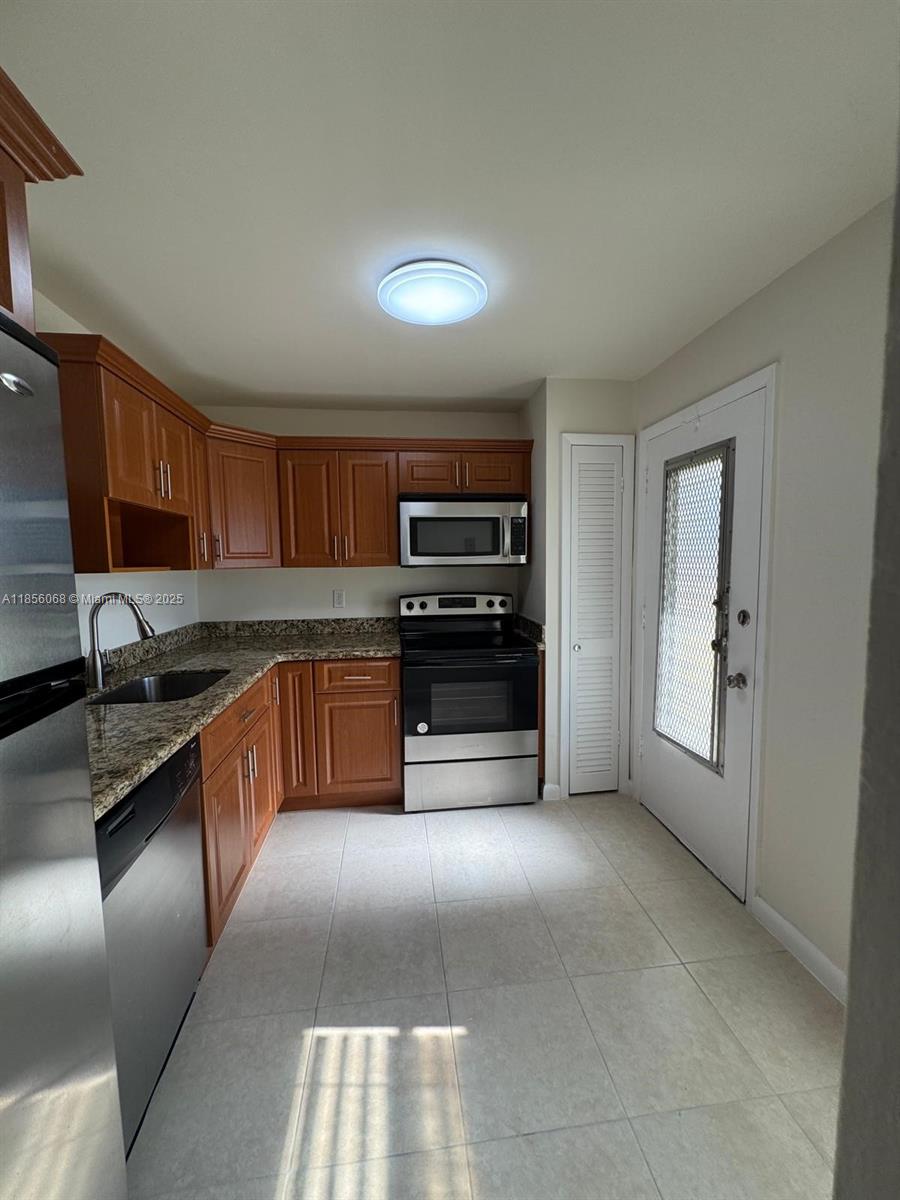 1201 NE 191st St #G313