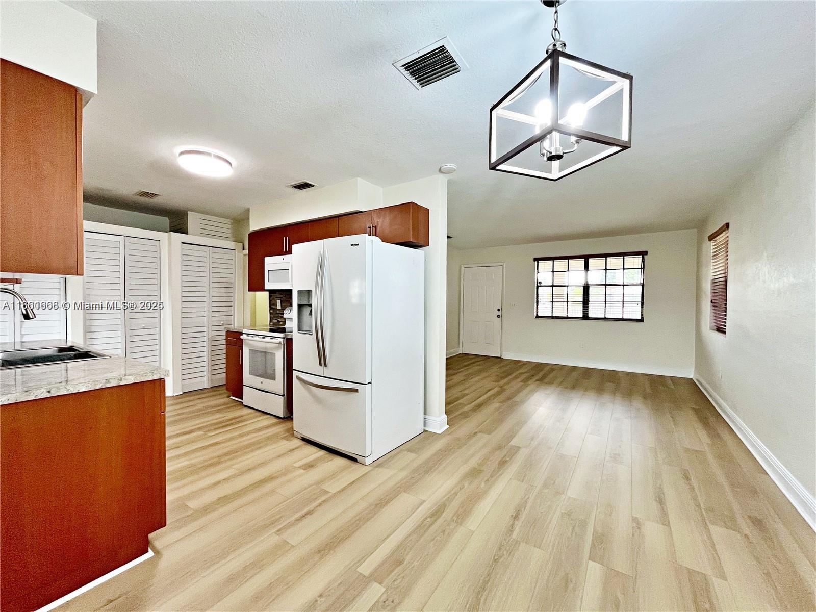1351 W 34th St