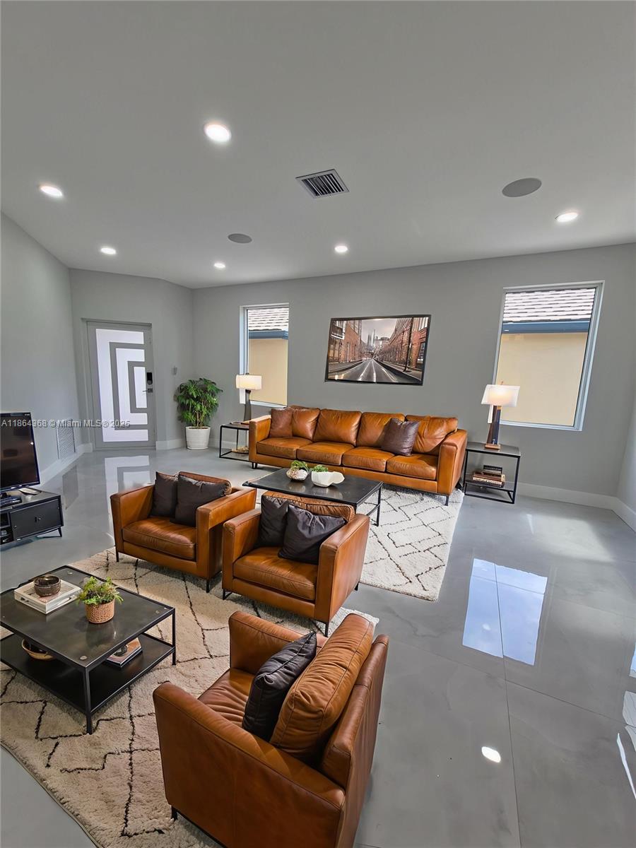 2176 NW 184th Way Pembroke Pines, FL 33029