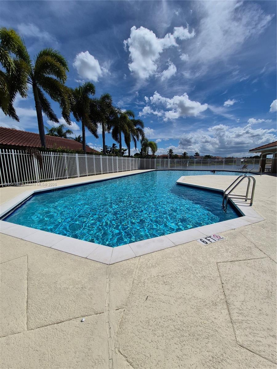 2176 NW 184th Way Pembroke Pines, FL 33029